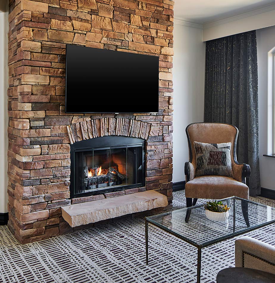  King Suite with Kitchen, Fireplace, and Balcony